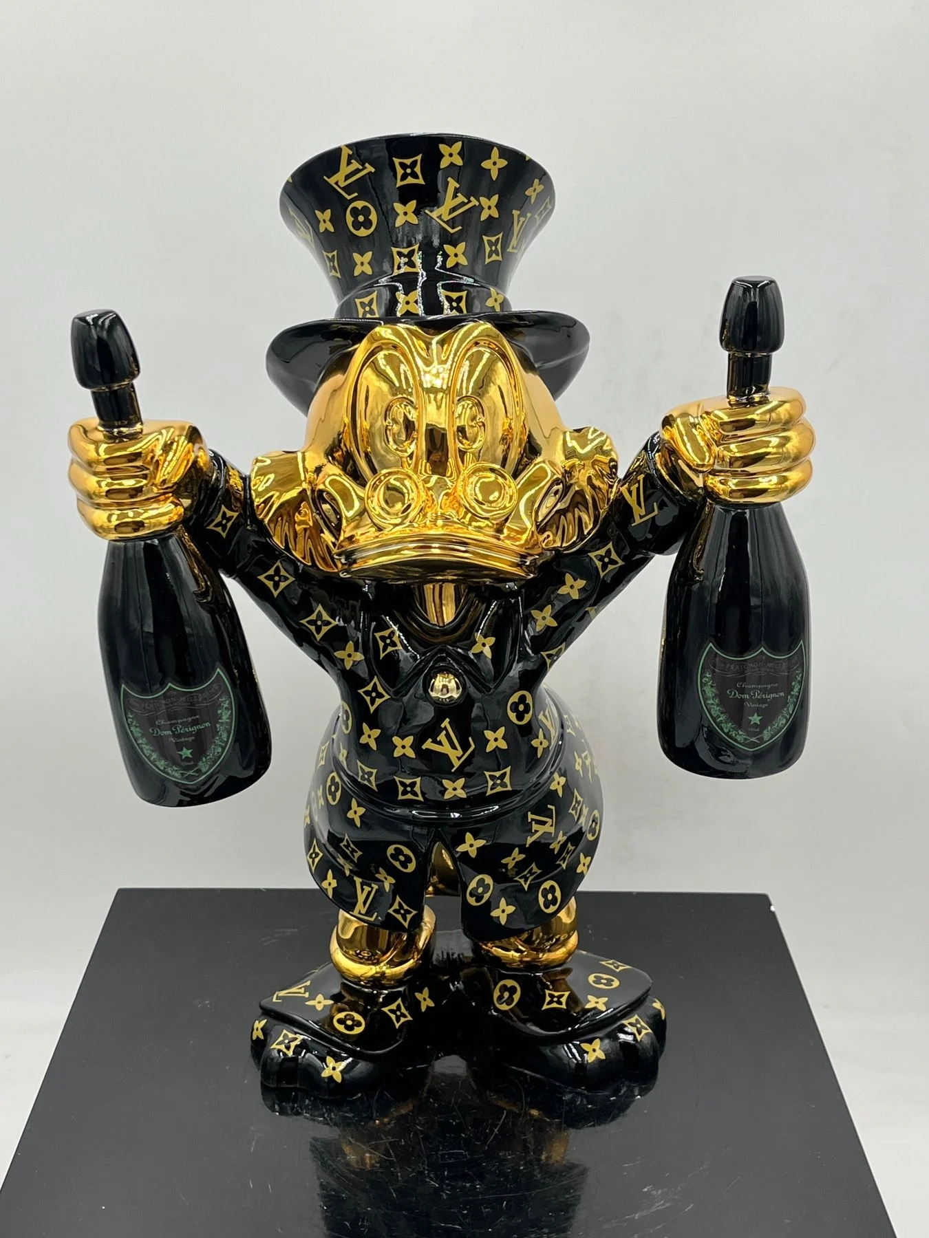 Picsou Louis Vuitton view 2