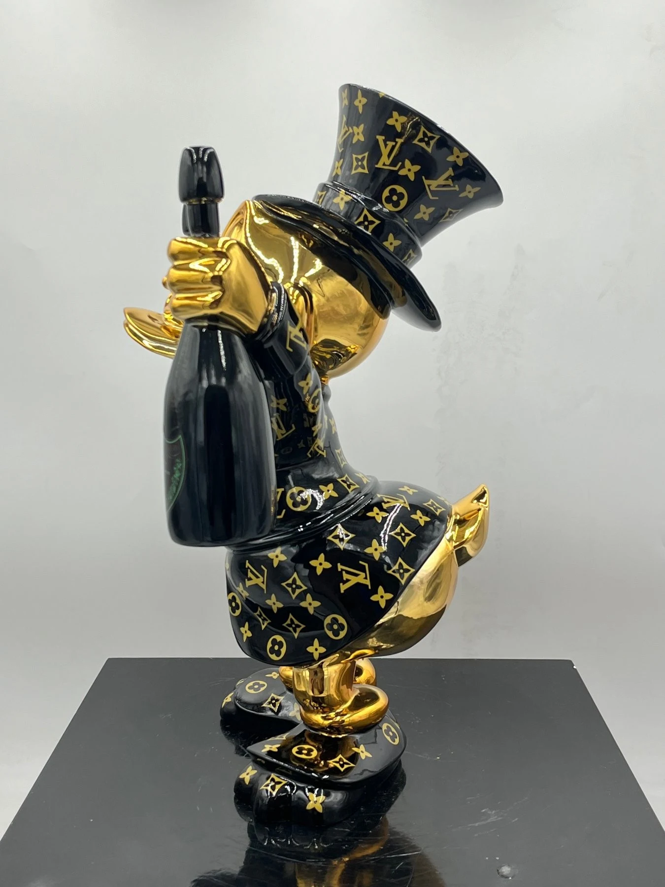 Picsou Louis Vuitton view 5