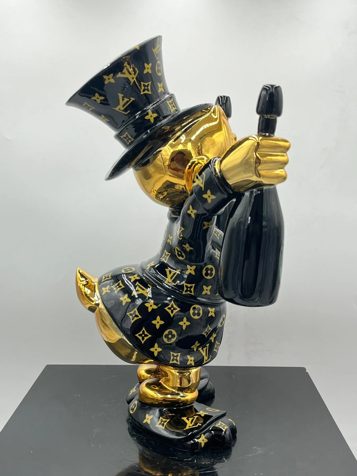 Picsou Louis Vuitton view 3