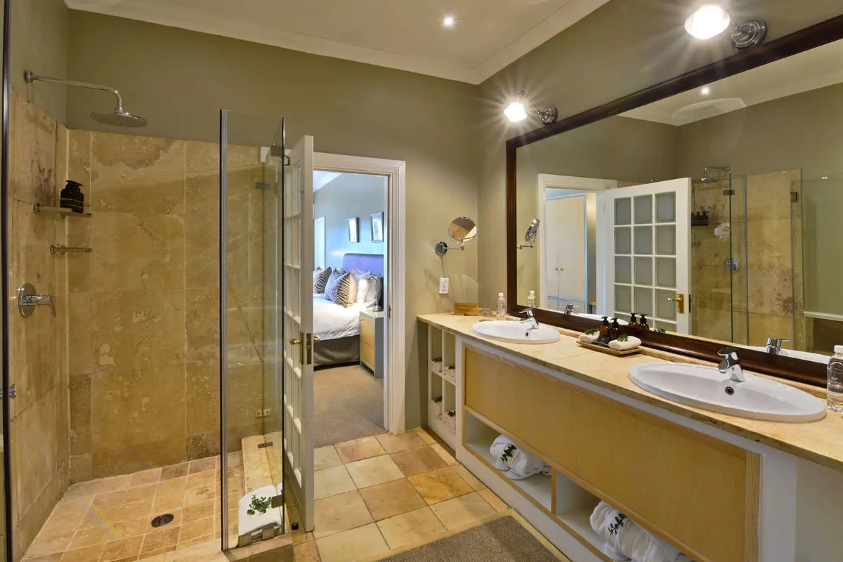 Riverdene Lodge Bathroom