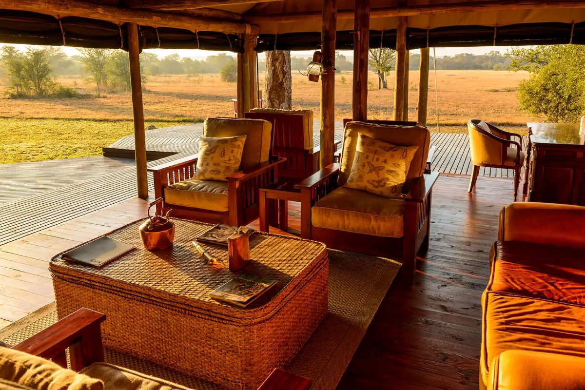 Plains Camp Lounge
