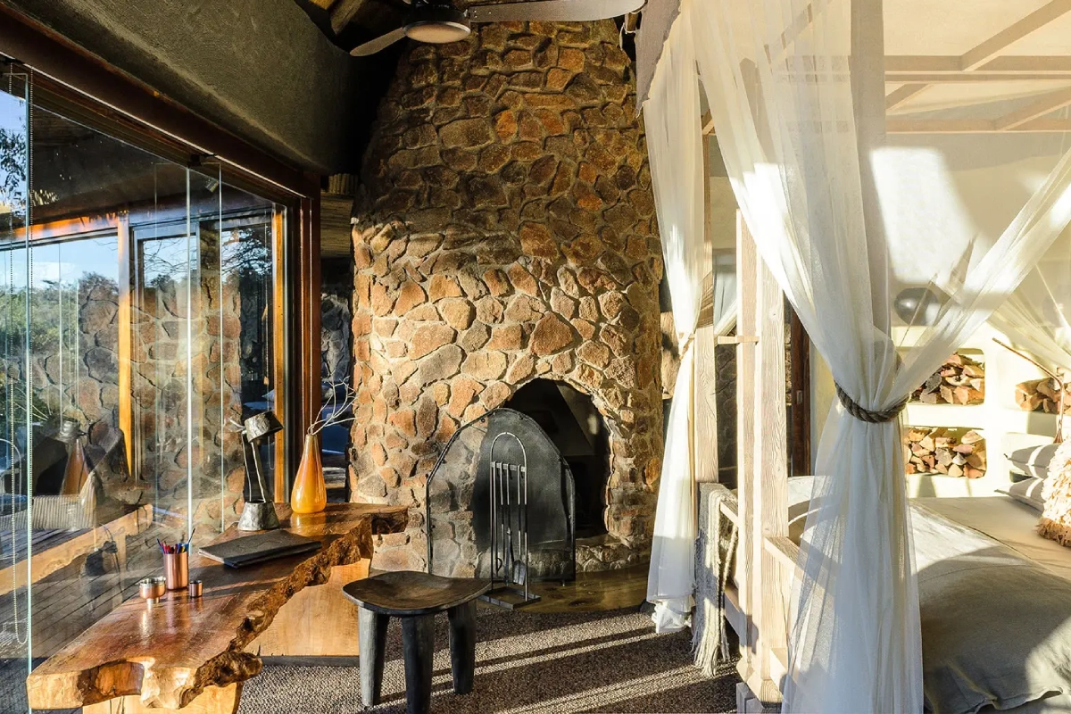 Boulders lodge Room Fire Place