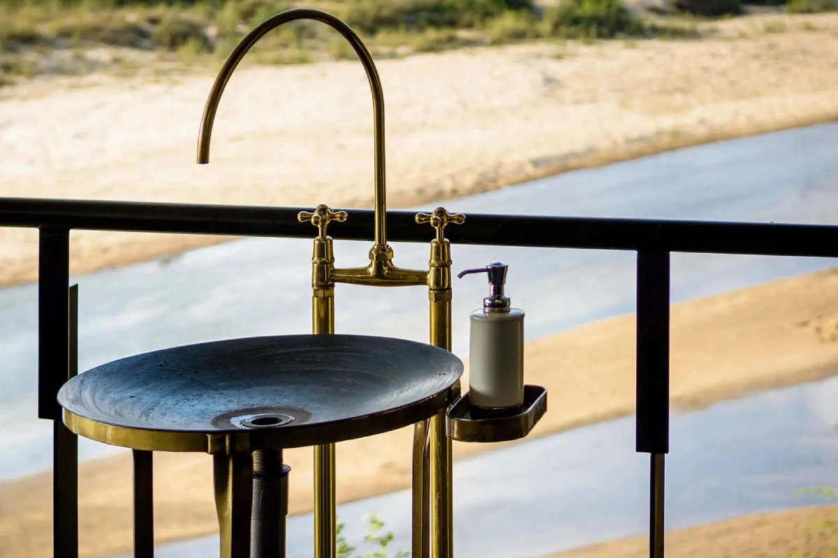Ebony Lodge Basin