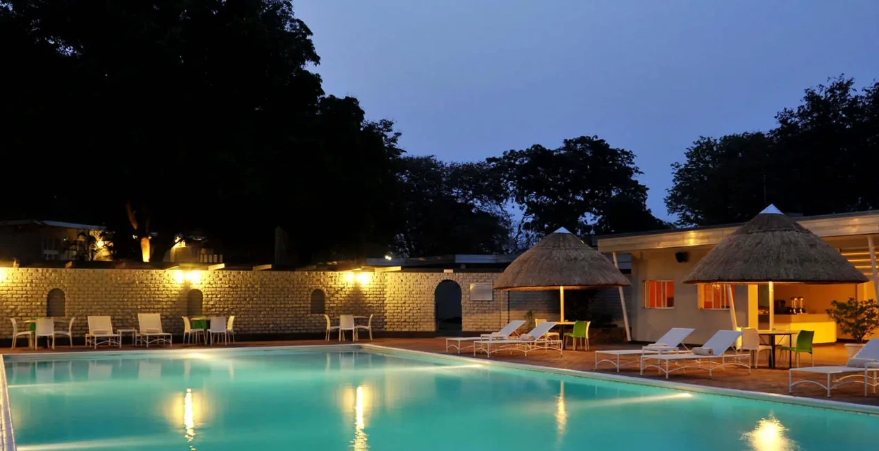  Cresta Sprayview Hotel