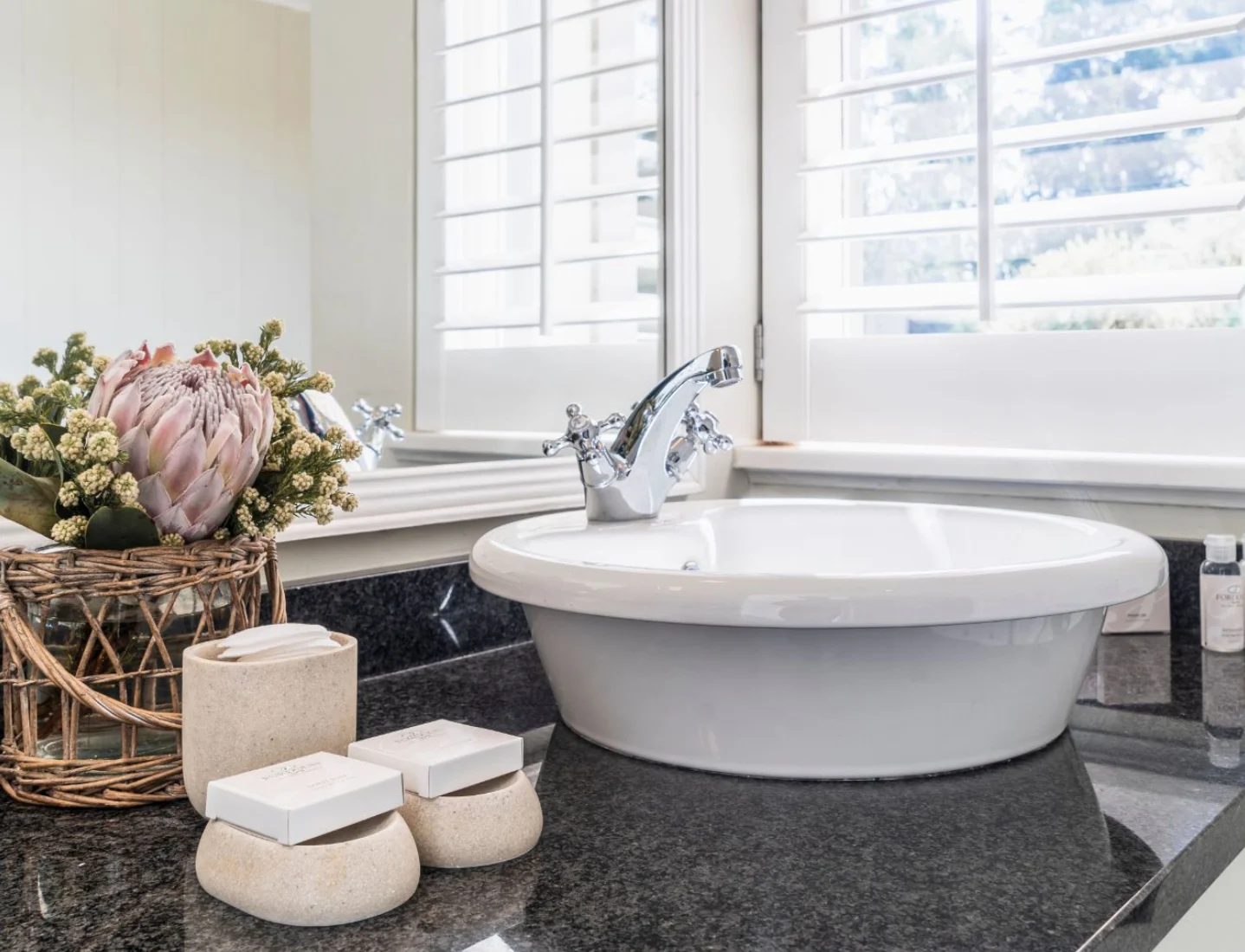 Fourdoun Hotel and Spa Bathtub