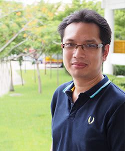 ผศ.ดร.นฤพจน์ พุธวัฒนะ