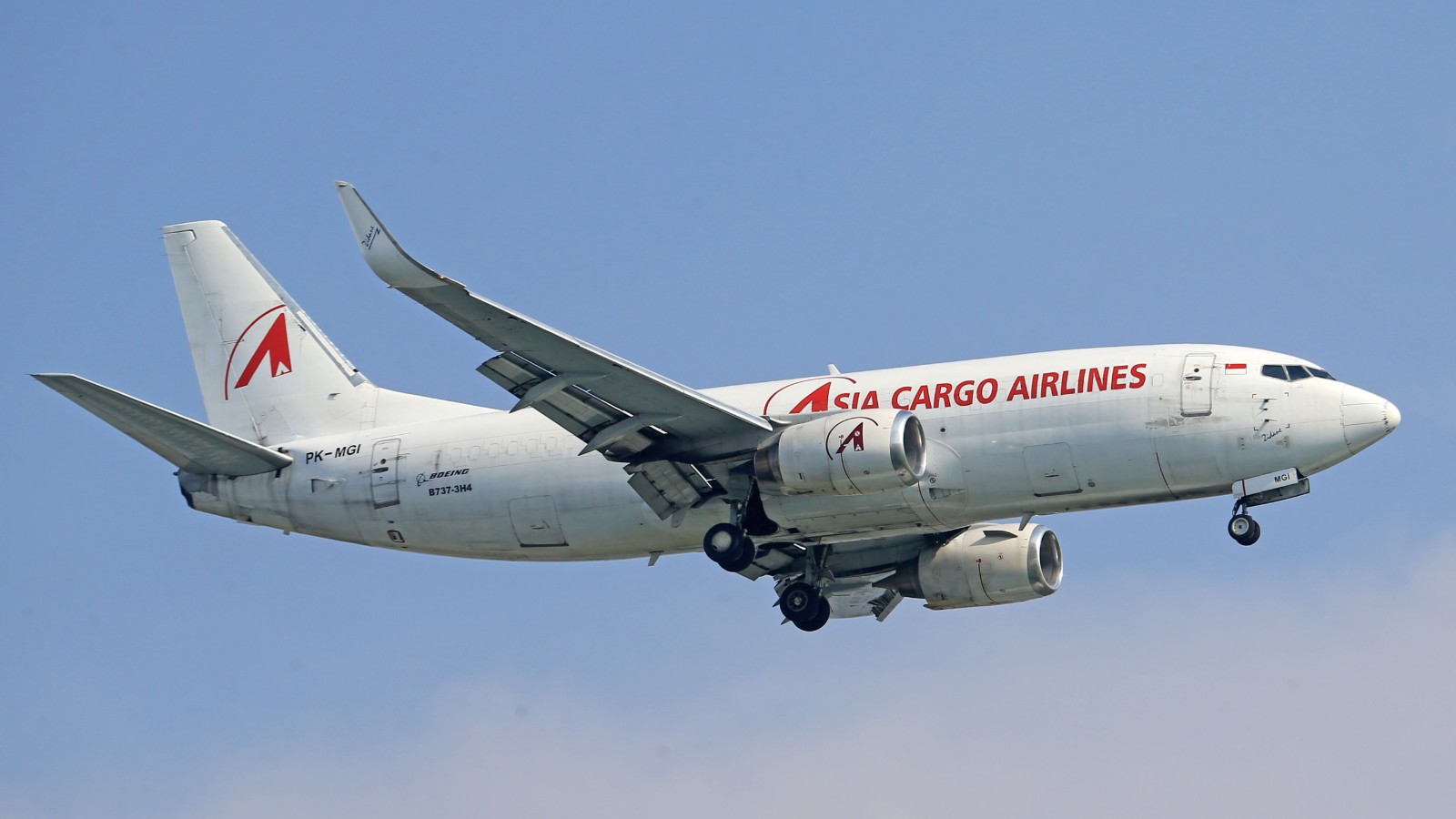 Sea Freight vs Air Freight: Which One Should You Use