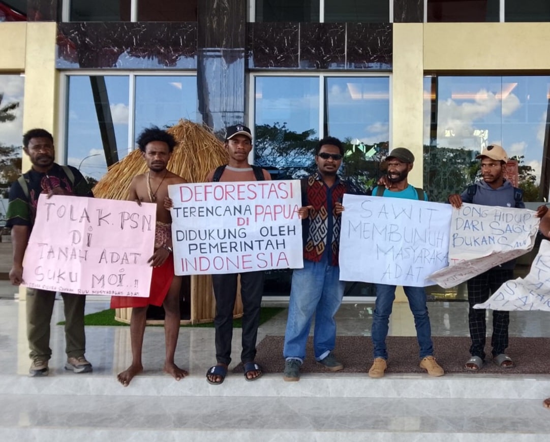 Schaduwzijde van de palmolie-industrie: Inheemse Moi-gemeenschap in Sorong kampt met miljardenschulden en landconflicten