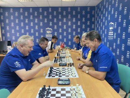 Шах и мат! Долгопрудненские единороссы отметили Международный День шахмат дружеским турниром