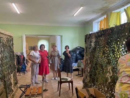 Депутаты-единороссы посетили волонтерский штаб "От Народа Воинам"