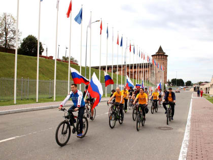 Велопробег по улицам Коломны прошел в честь Дня Государственного флага Российской Федерации