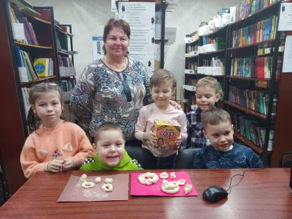 Юные сытьковчане учились делать тесто