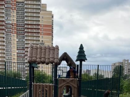 В Люберцах до конца сентября завершат модернизацию детских площадок в 16 дворах