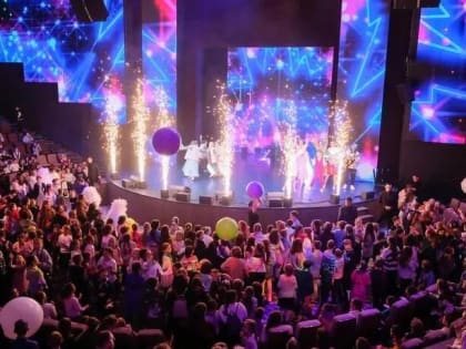 Свыше 1 тыс школьников Подмосковья посетили губернаторскую рождественскую елку