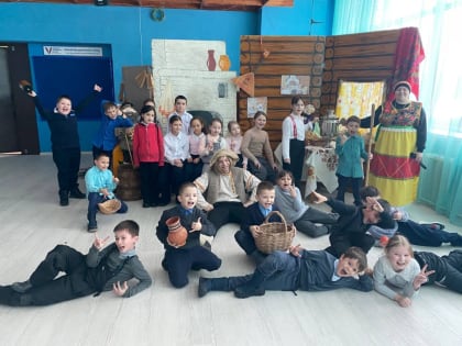 7 февраля в Муриковском Доме культуры прошла развлекательная игровая программа для детей начальных классов Муриковской СОШ под названием Именины Домового