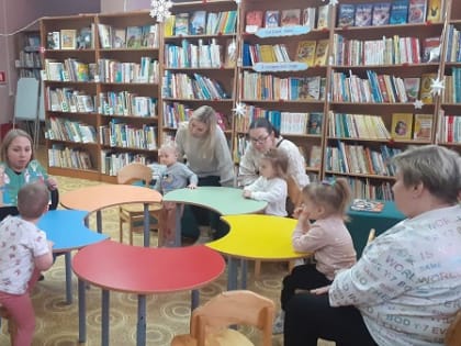 Рузские малыши поиграли в зимние забавы и сделали рукавички