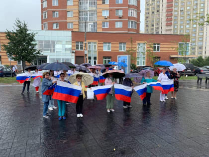 Химкинские партийицы организовали флешмоб в поддержку врачей на Донбассе