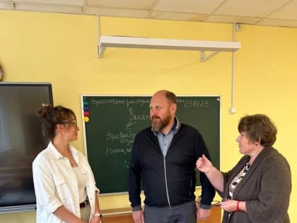 Депутат - единоросс посетил школу в поселке Биокомбината