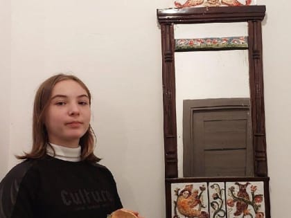 Ученица ДШИ имени Я.Флиера «оживила» антикварное зеркало