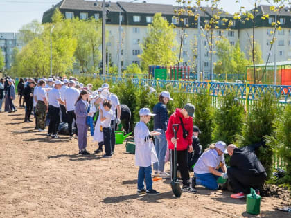 Глава городского округа Одинцово Андрей Иванов вместе с военнослужащими посадил деревья в рамках акции «Лес Победы»
