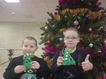 Юные брикетцы мастерят новогодние украшения
