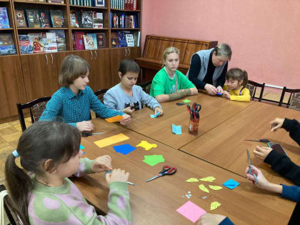 В Рузской библиотеке вырезали мышат из бумаги