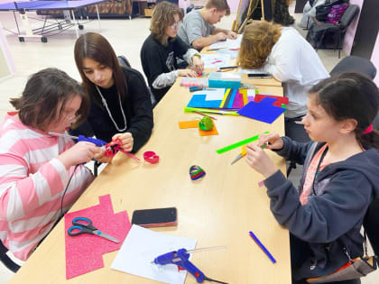 В Горбово мастерили сердечки из фоамирана