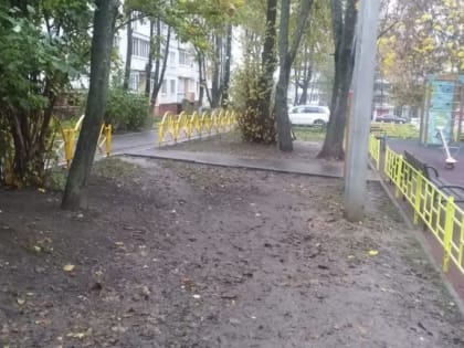 В подмосковной Кашире продолжается сезонная уборка листвы