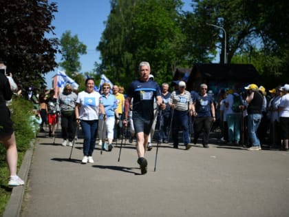 Более 220 человек приняли участие в масштабном марафоне скандинавской ходьбы в Яхроме