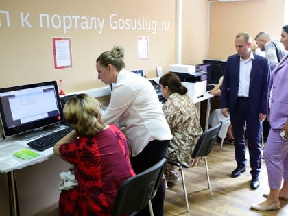 Глава г.о. Воскресенск поздравил сотрудников МФЦ с профессиональным праздником