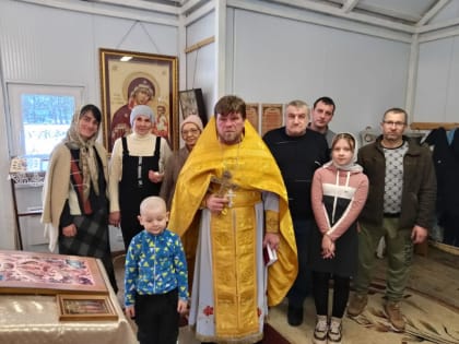 В храме в деревне Грузины первую Литургию совершил новый настоятель