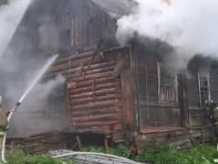 Пожар в деревянном доме в Оленино