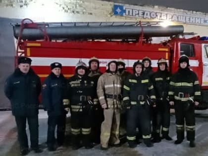 В Кимрах пожарные вытащили мужчин из горящей квартиры