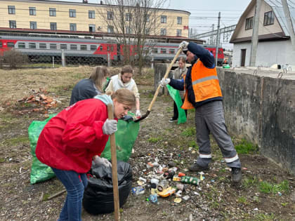 Волонтёры бологовского железнодорожного узла приняли участие в субботнике