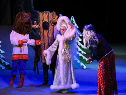 Юные артисты театральной студии епархиальной школы представили спектакль «Морозко» на большой сцене Тверского драмтеатра