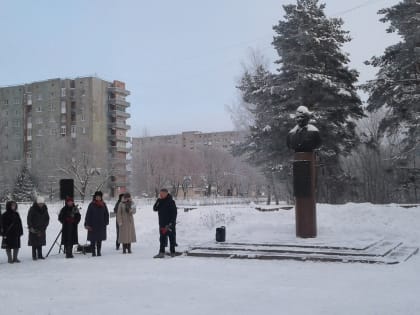 О «картонном патриотизме», мусорном коллапсе и удомельских руинах как символах 20-летнего правления «Единой России»