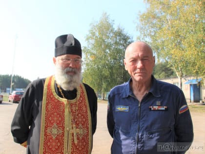 На Тверь с самолётата вылили 70 литров святой воды, чтобы избавить жителей от пьянства и блуда