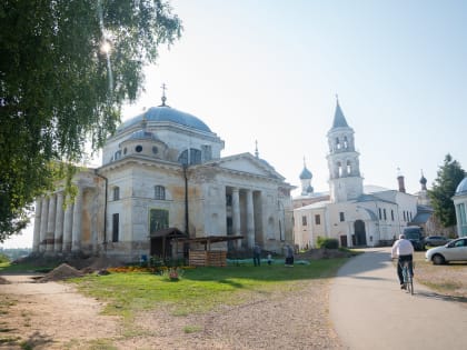 В Новоторжском Борисоглебском монастыре молитвенно отметили 985-летие обители и 25-летие возобновления богослужений