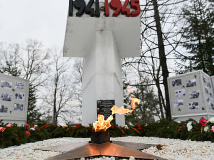 Игорь Руденя возложил цветы к Обелиску Славы в Сонково