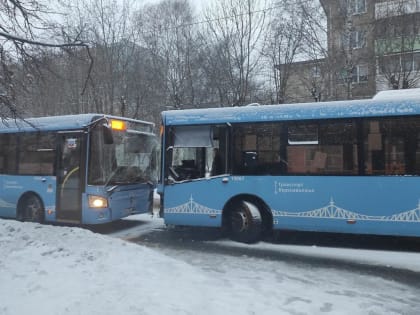 Стало известно о пострадавших в лобовом столкновении автобусов в Твери
