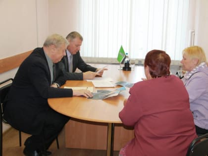 Депутаты Законодательного Собрания провели приёмы граждан