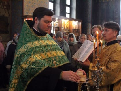 Праздничное Богослужение в Вербное воскресенье.