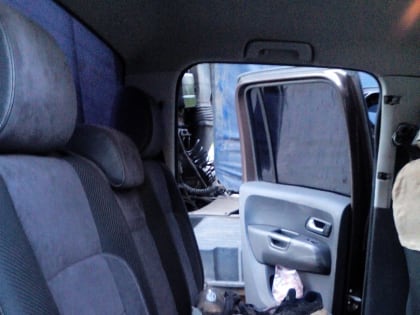 В Тверской области внедорожник врезался в припаркованную фуру. Пострадали 4 человека