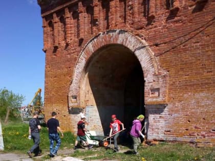 Сотрудники и подучетные УИИ УФСИН России по Тверской области помогли в расчистке территории Желтикова монастыря