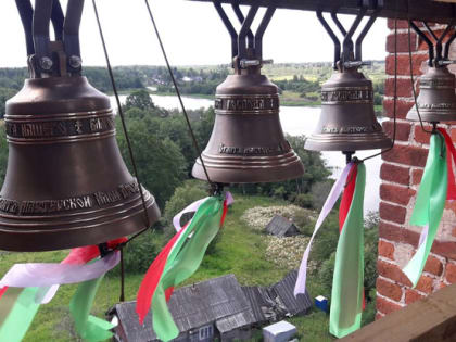 Освящение и установка колоколов