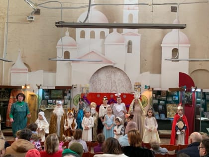 Ученики воскресной школы в Осташкове показали представление «Эта ночь святая»