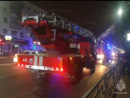 Пoжарные спасли людей на пожаре в городе Тверь