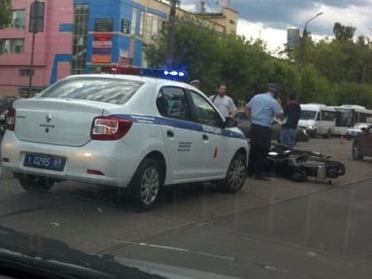 В Твери водитель мотоцикла получил травмы в ДТП с легковушкой