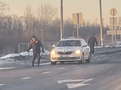 Данные сотрудника ГИБДД, который спас мужчину на М10 под Вышним Волочком, установлены