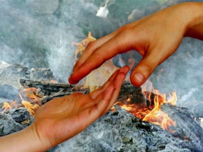 Удомельский депутат от КПРФ Дмитрий Подушков просит срочно поддержать многодетную семью, потерявшую всё имущество при пожаре. Власть не торопится помогать погорельцам